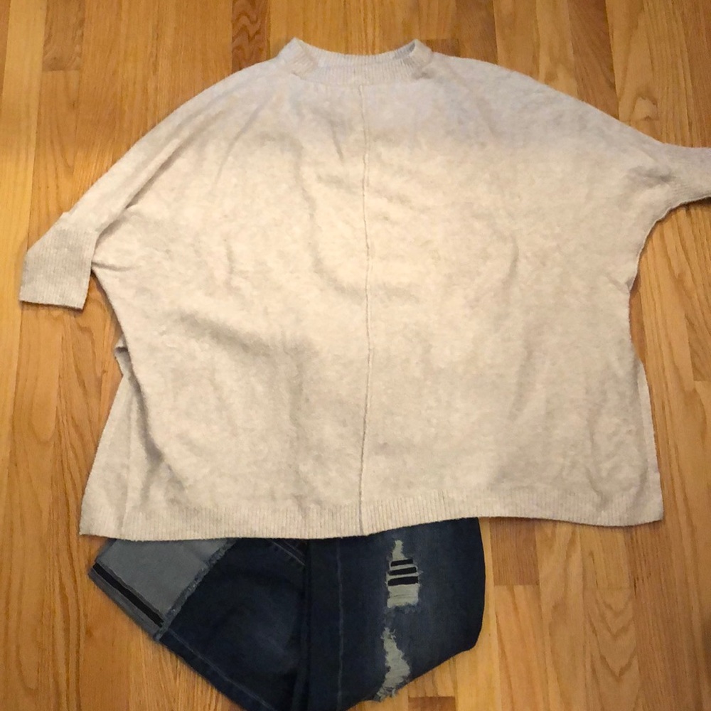 NWOT Lou & Greyson Tunic Sweater